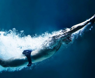 008-man-swim