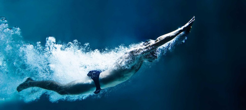 008-man-swim
