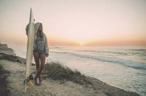 014-Surf-woman