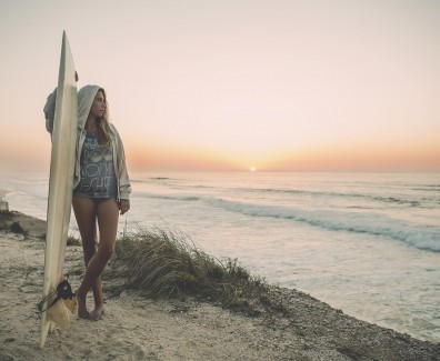 014-Surf-woman