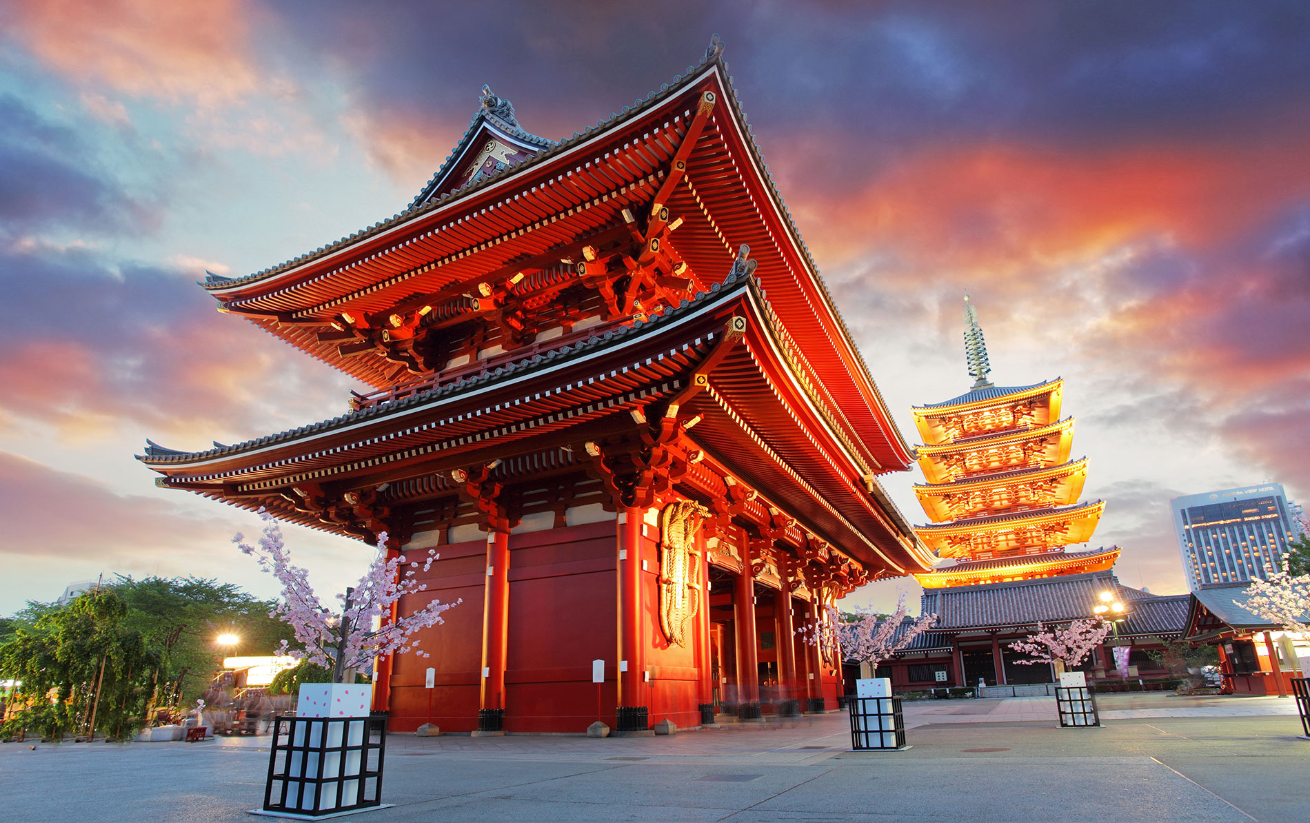 TAKE A STROLL AROUND KIYOSUMI GARDEN IN TOKYO